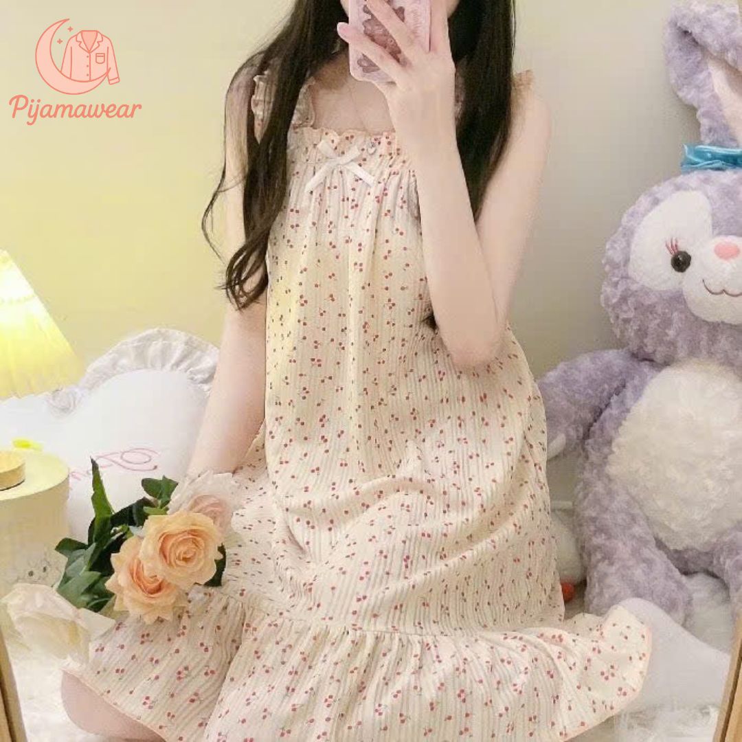 Váy Ngủ Mùa Hè – Mát Mẻ, Nữ Tính Và Dễ Chịu Trong Từng Giấc Ngủ Váy ngủ hai dây hoa nhí kem